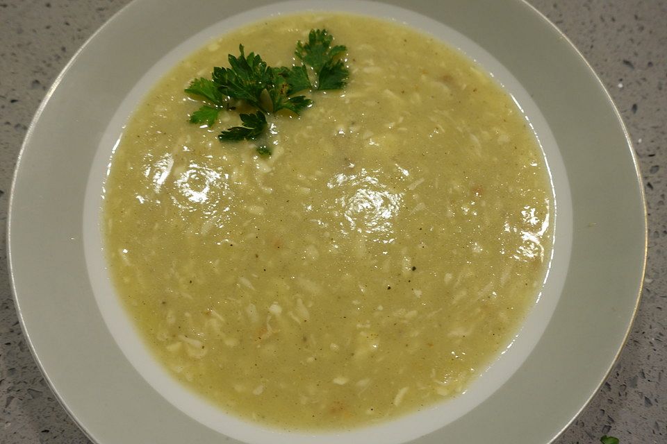 Georgische Zucchini-Käse-Suppe