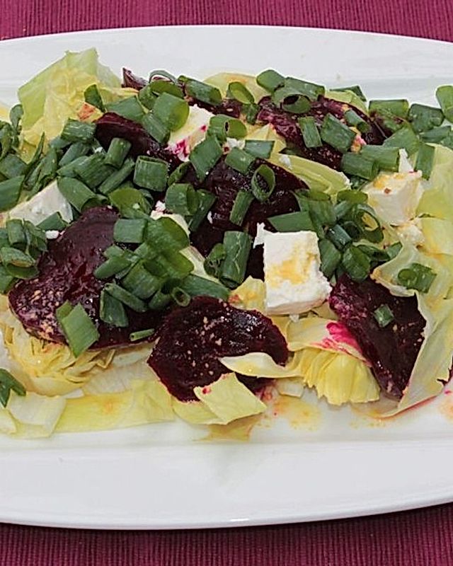 Zuckerhutsalat mit Roter Bete und Feta