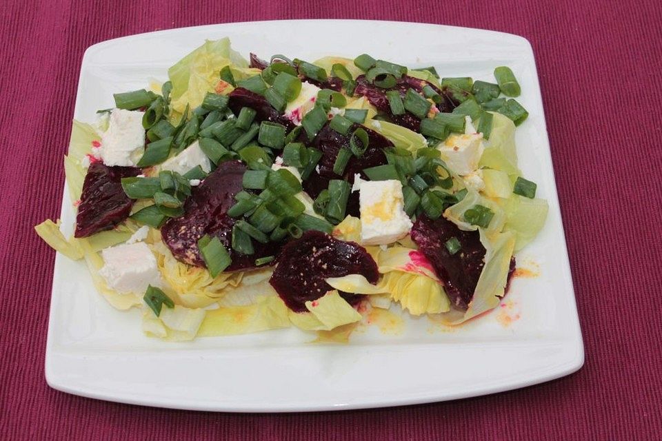 Zuckerhutsalat mit Roter Bete und Feta