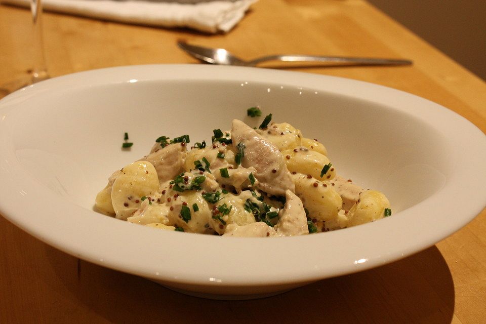 Gnocchi in Sahne-Senf-Soße