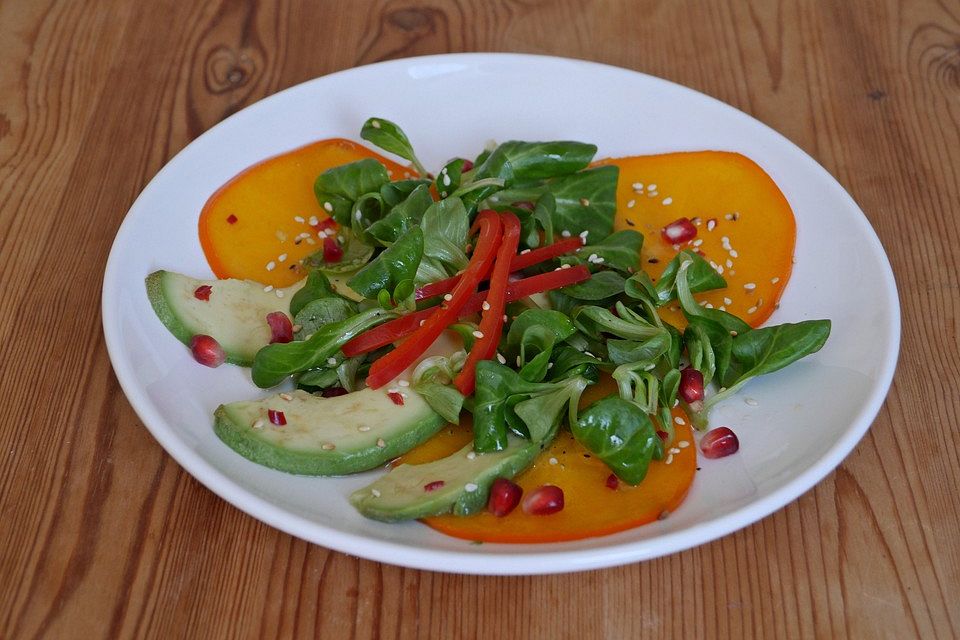 Sharon und Avocado mit Feldsalat