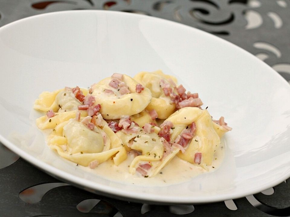 Tortellini in Schinken-Sahne Soße von CookingWunderbärchen| Chefkoch Tortellini in Schinken-Sahne Soße von CookingWunderbärchen| Chefkoch