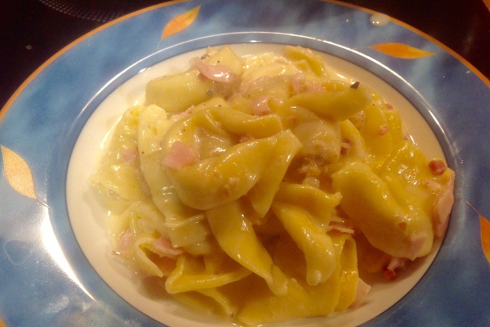 Tortellini in Schinken-Sahne Soße