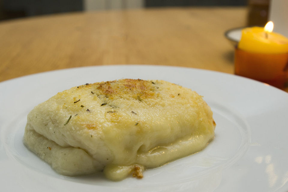 Mit Raclettekäse überbackener Käse