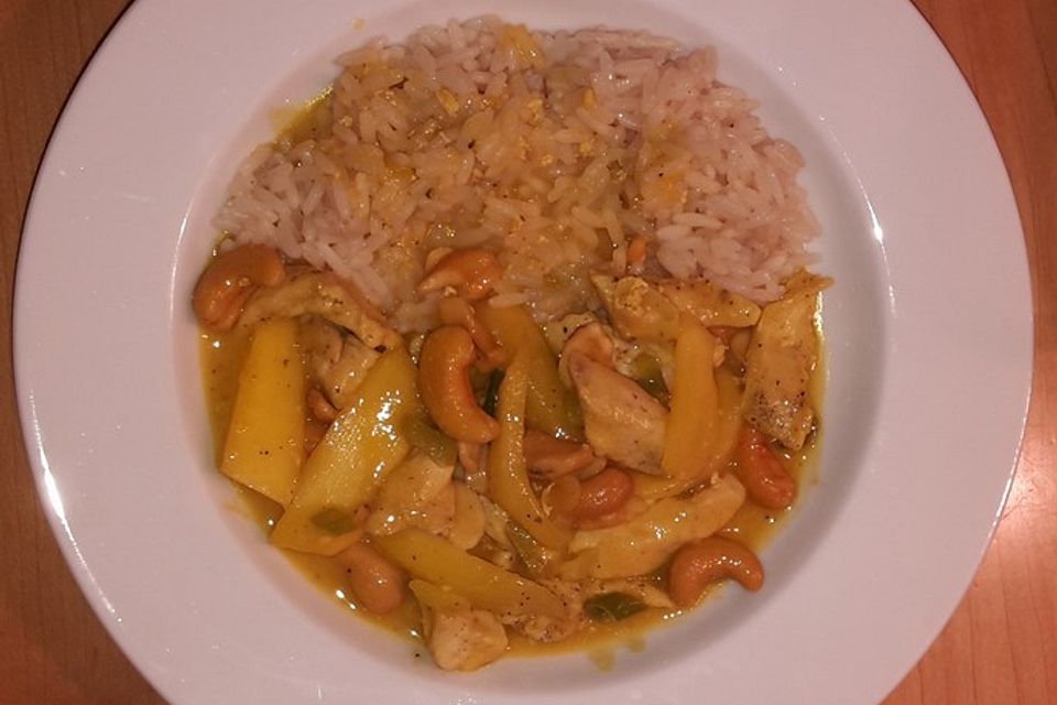 Puten-Curry mit Mango und Cashew-Nüssen