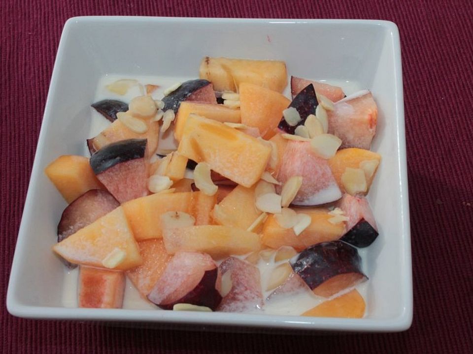 Sharonfrucht-Pflaumen-Salat mit Sahnedressing von patty89| Chefkoch