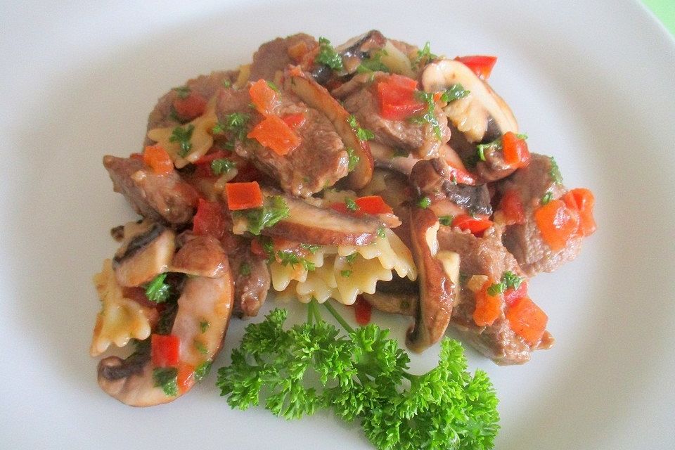 Schweinegulasch mit braunen Champignons