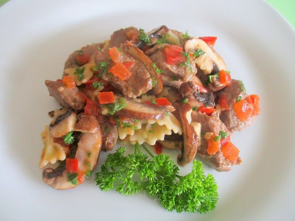 Schweinegulasch mit braunen Champignons von WebThink | Chefkoch