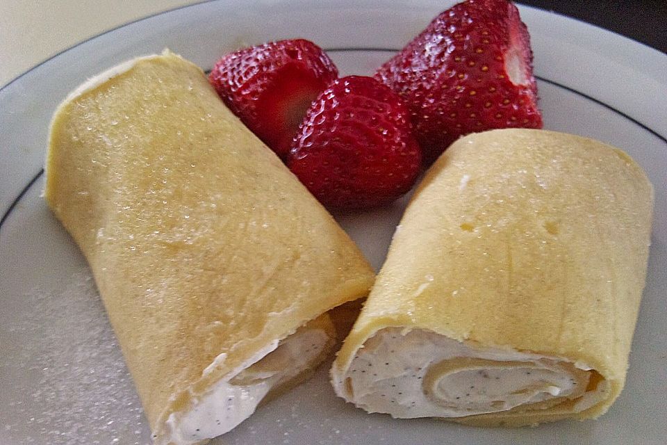 Gefüllte Crepes mit Amaretto Creme