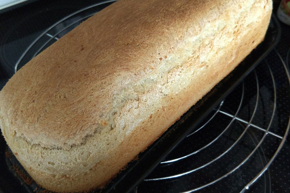 Knuspriges Kastenweißbrot/Stuten