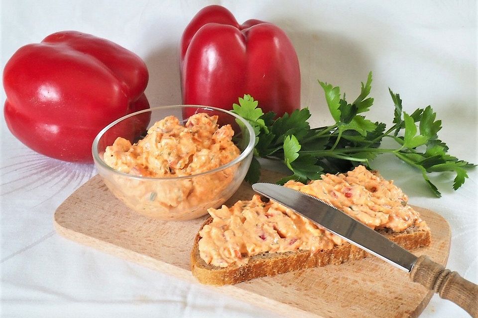 Frischkäseaufstrich mit Ajvar