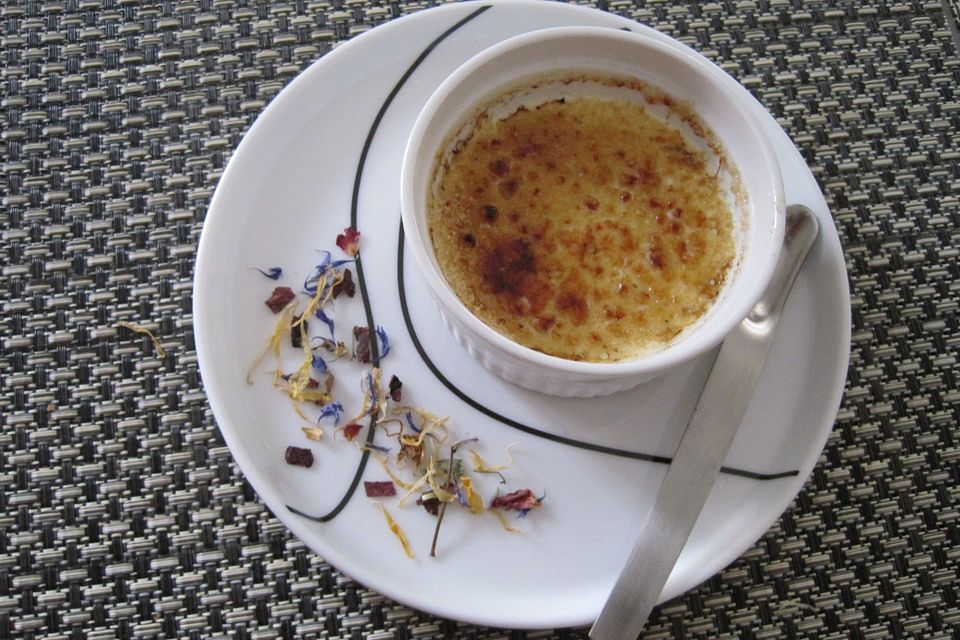 Geeiste Crème brûlée von der Tonkabohne