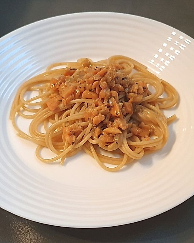 Spaghetti in Lachssoße