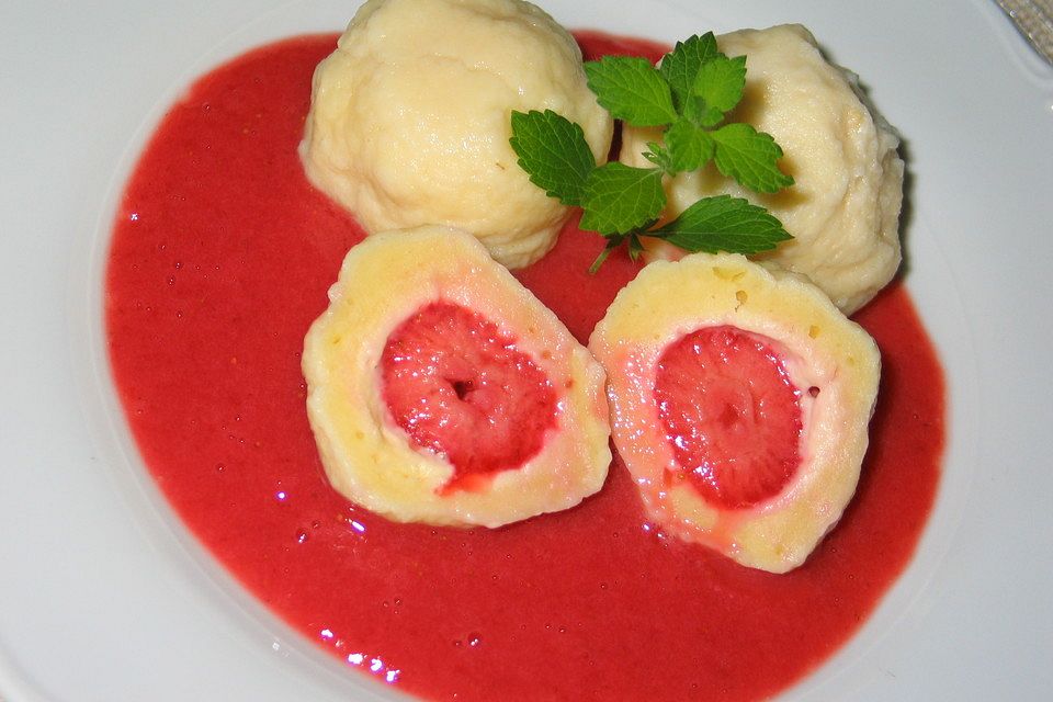 Quarkknödel mit Erdbeeren