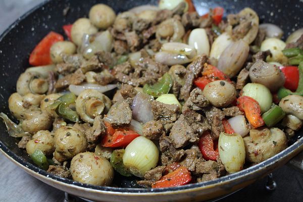 Rindfleischpfanne mit Champignons von Meinerezepte_Aynur | Chefkoch