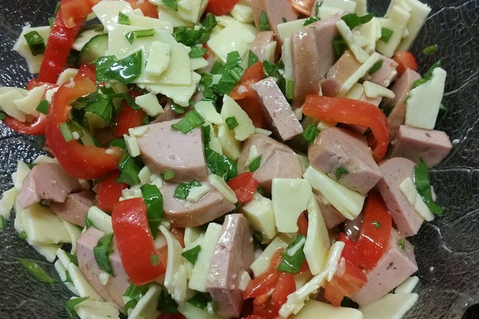 Elsässer Wurstsalat mit Emmentaler