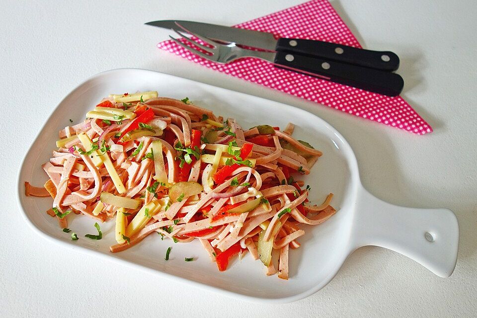 Elsässer Wurstsalat mit Emmentaler