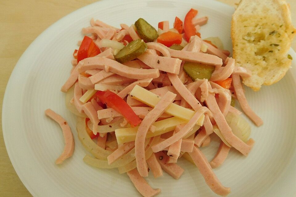 Elsässer Wurstsalat mit Emmentaler