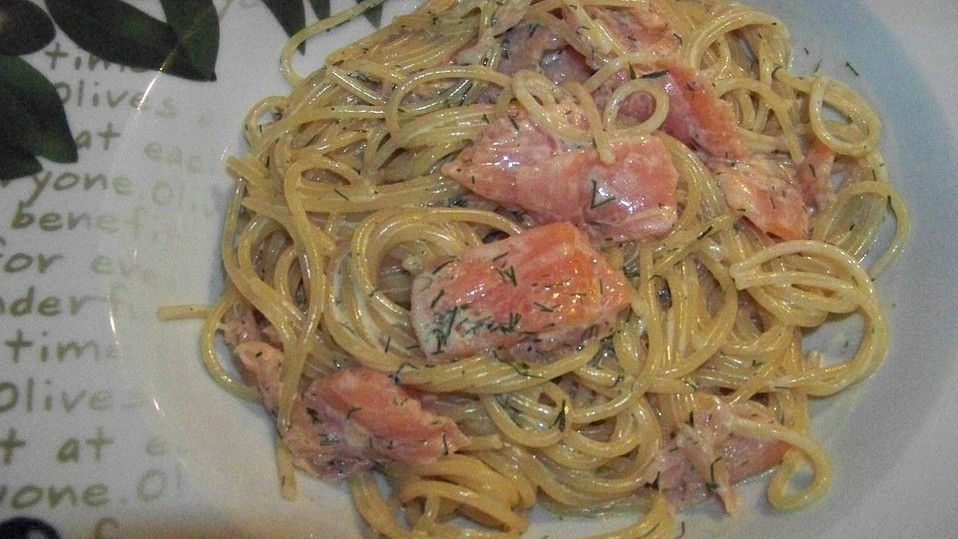 Spaghetti mit Dill-Sahne-Creme und geräuchertem Lachs von gA21