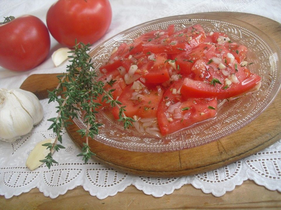 Mediterraner Tomatensalat - Kochen Gut | kochengut.de