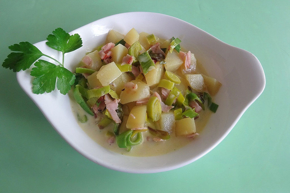 Kartoffelsuppe mit Lauch und Schinken