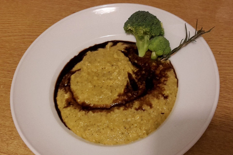 Brokkolicremesuppe mit Süßkartoffeln und Karotten