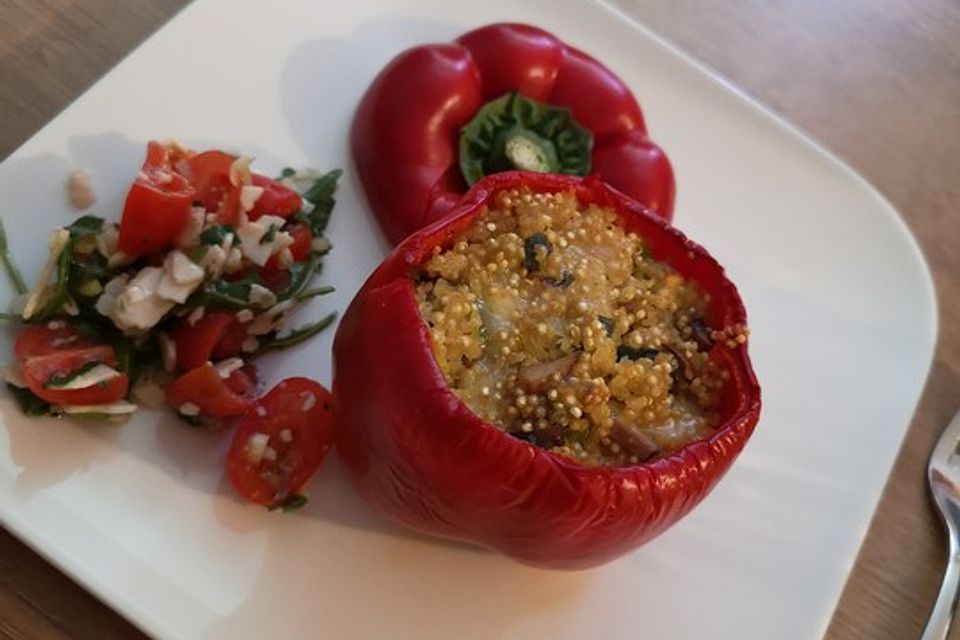 Geschmorte Paprika mit Quinoa und Pilzen