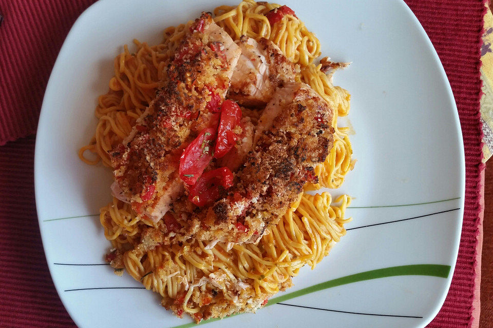 Lachs mit Kruste auf Tomatenspaghetti