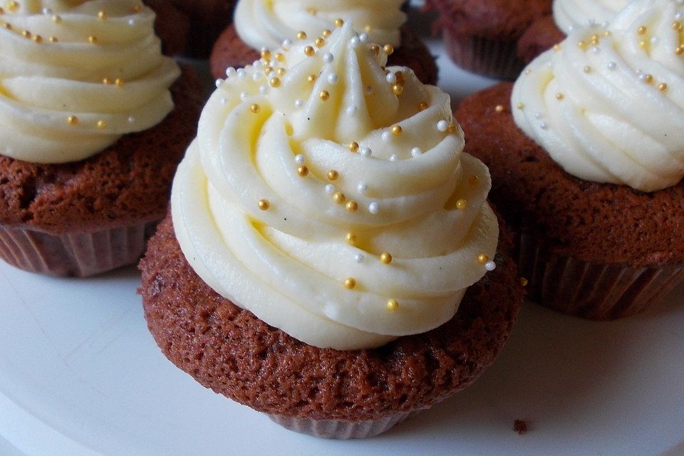 Red-Velvet-Cupcakes mit Cream-Cheese-Frosting