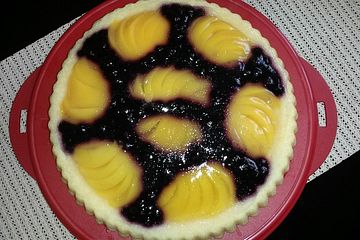 Pfirsich-Heidelbeer-Torte mit Obstboden