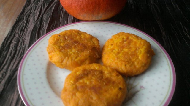 Kürbis-Frikadellen im Ofen gebacken von Fantasy-Sonja Kürbis-Frikadellen im Ofen gebacken von Fantasy-Sonja