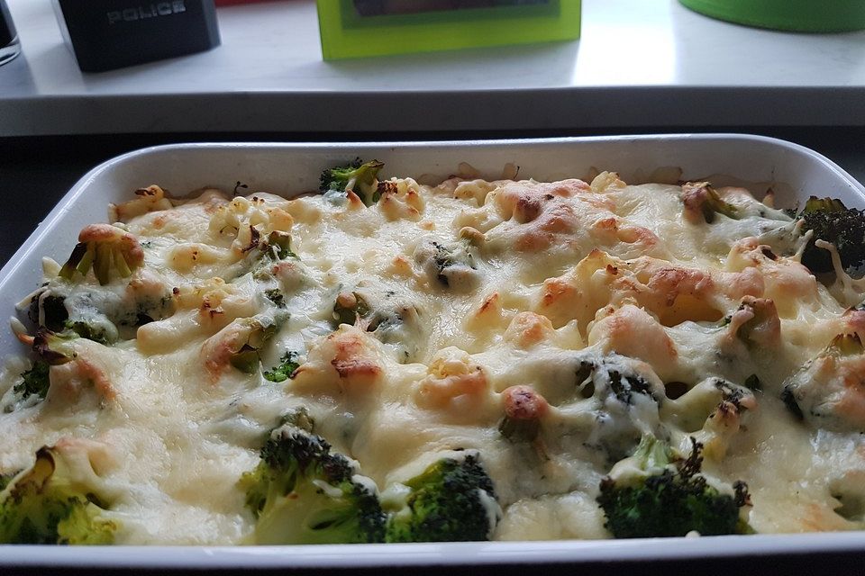 Blumenkohl-Brokkoli-Lasagne mit Zitronen-Käsesauce