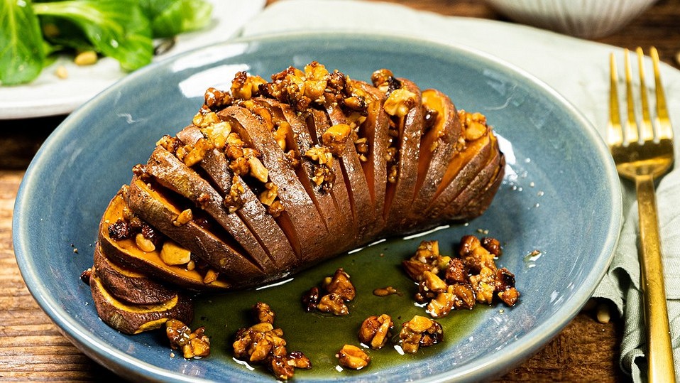 weihnachtliche-s-kartoffel-mit-einer-nuss-variation