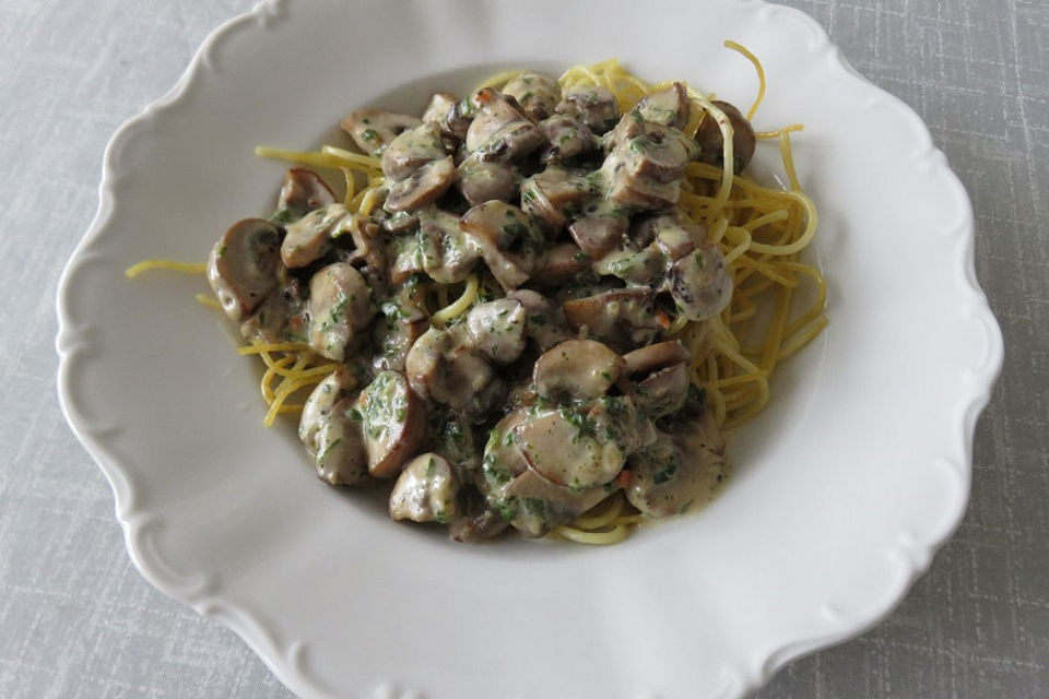 Spaghetti mit Champignon-Rahm-Sauce