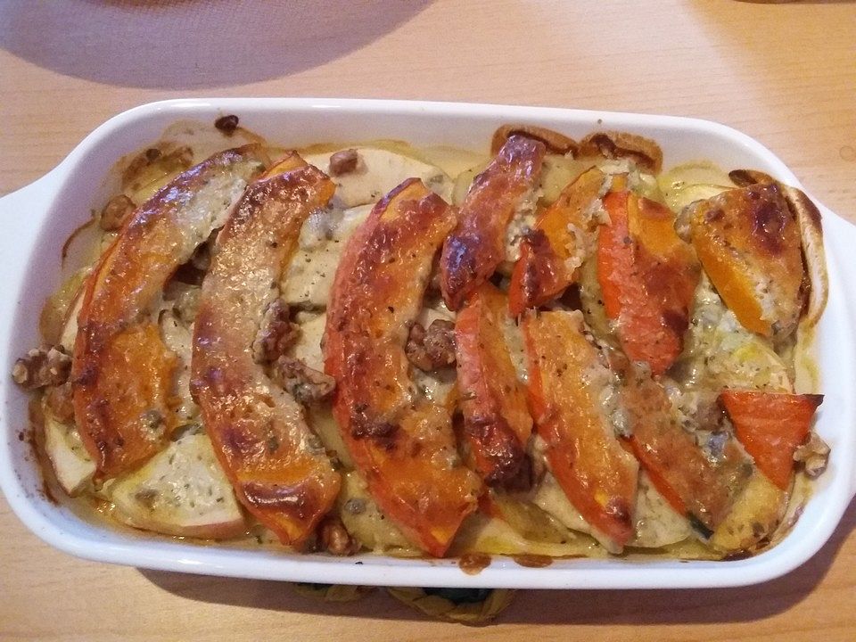 Deftiger Kürbis-Kartoffel-Auflauf mit Gorgonzola und Äpfeln von ...