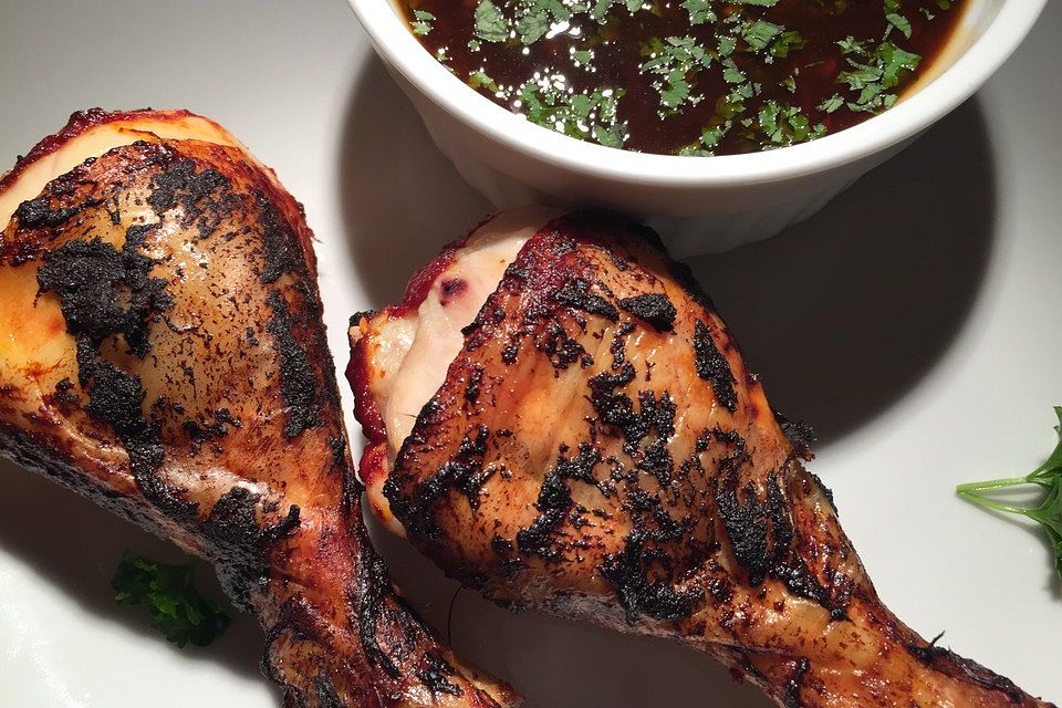 Hähnchen-Drumsticks mit Tamarinden-Dip