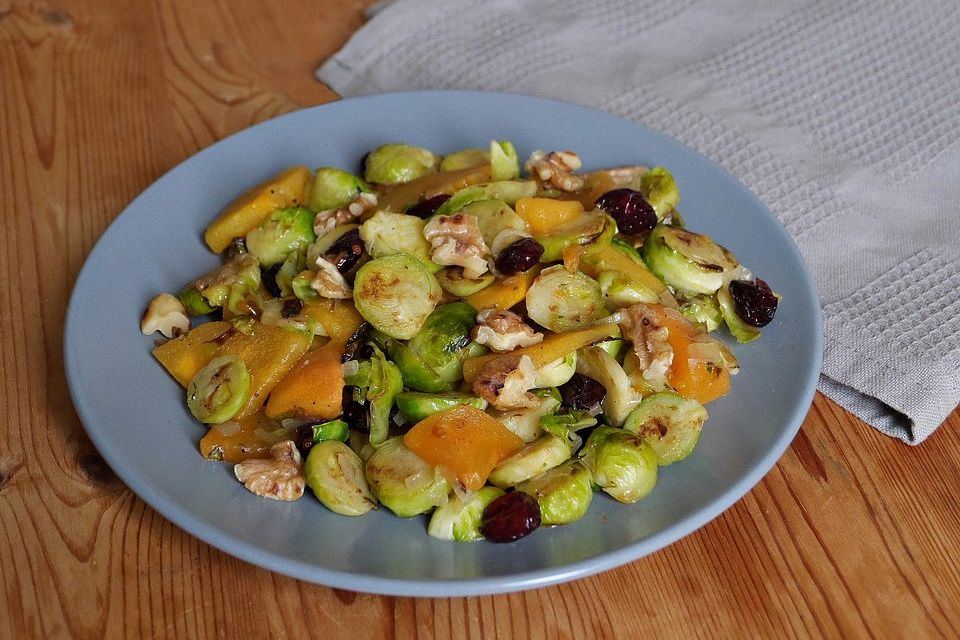 Gebratener Rosenkohl mit Sharonfrüchten