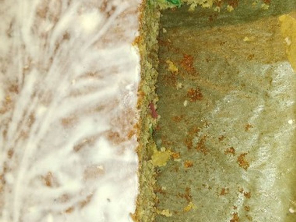 Einfacher geschüttelter Lebkuchen mit kandierten Früchten von ...