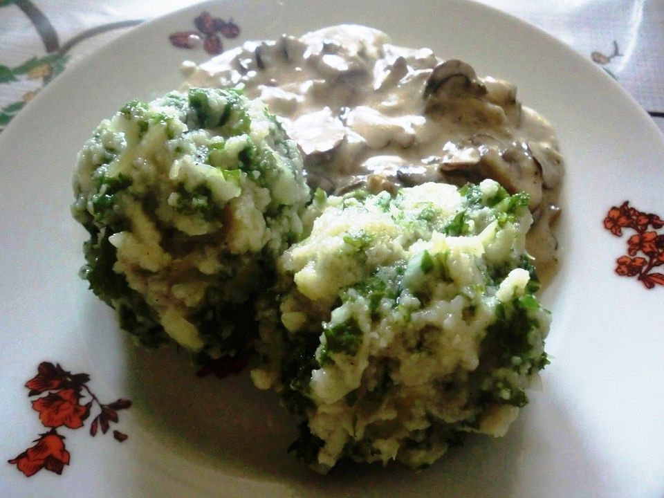 Grünkohl-Klöße mit Pilzsauce von Kräuterjule| Chefkoch Grünkohl-Klöße mit Pilzsauce von Kräuterjule| Chefkoch
