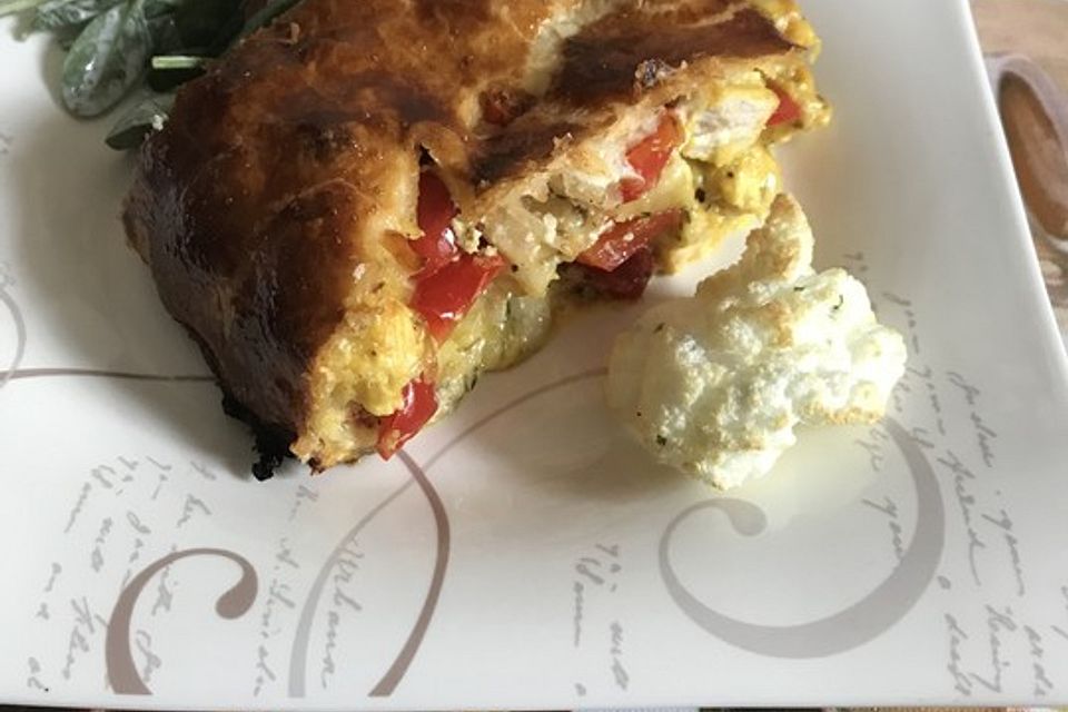 Blatterteig Rolle Mit Paprika Hahnchen Mozzarella Und Creme Fraiche Von C Ra84 Chefkoch 