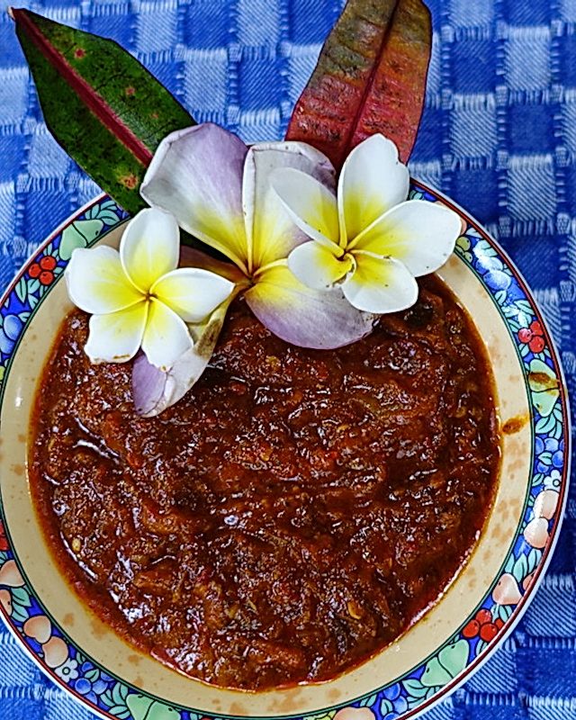 Würzig-scharfe Rindfleisch-Tomatensauce Makassar