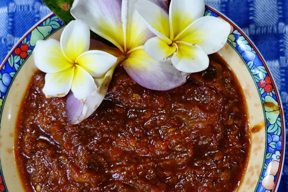 Würzig-scharfe Rindfleisch-Tomatensauce Makassar