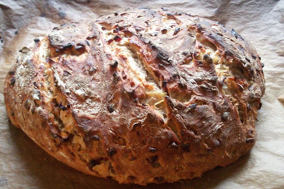 Landbrot mit Zwiebeln und Speck