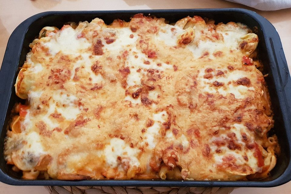 Tortellinigratin mit Tomaten-Sahnesoße