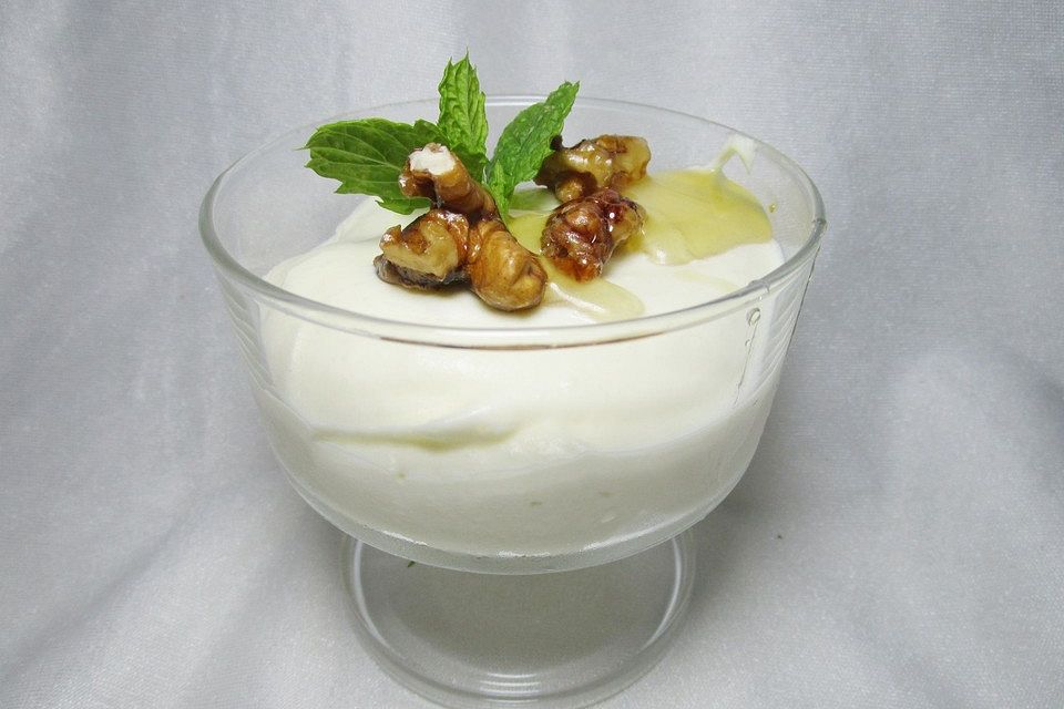 Weiße-Schokoladen-Joghurt-Mousse