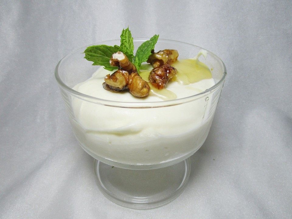 Weiße-Schokoladen-Joghurt-Mousse von Back-Liesl| Chefkoch