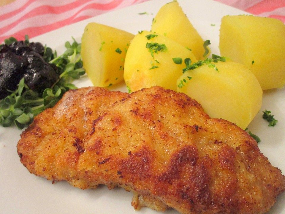Wiener Schnitzel mit Petersilienkartoffeln und Preiselbeeren von geISLE ...