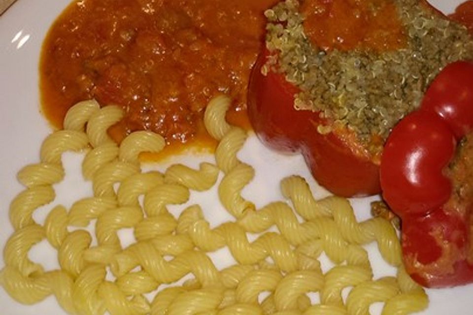 Gefüllte Paprika mit Hackfleisch und Quinoa