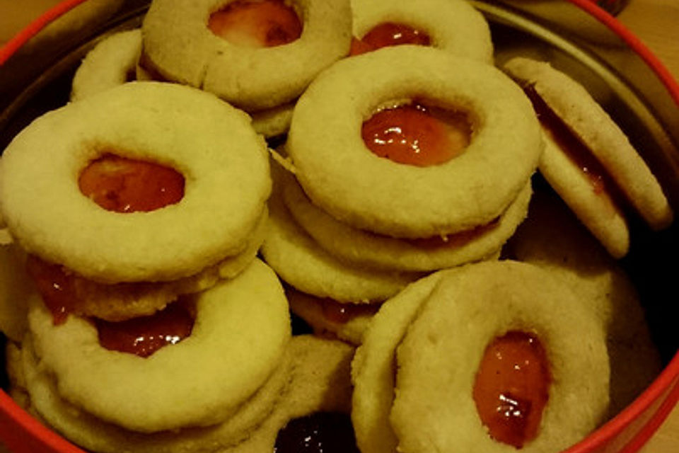 Doppeldecker-Plätzchen mit Johannisbeergelee à la Jelly