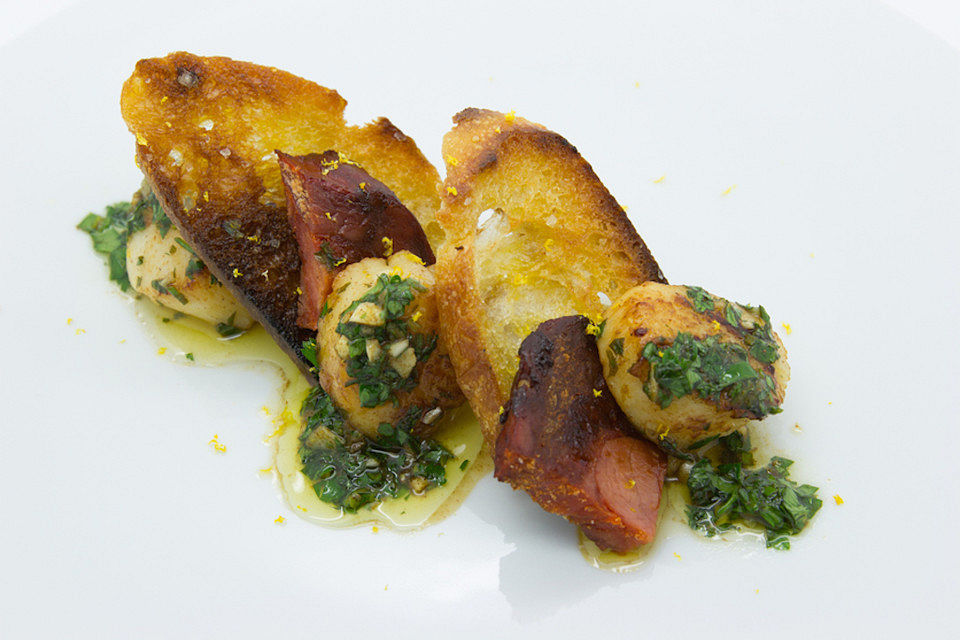 Jakobsmuschel mit Zimtgremolata auf Chorizo